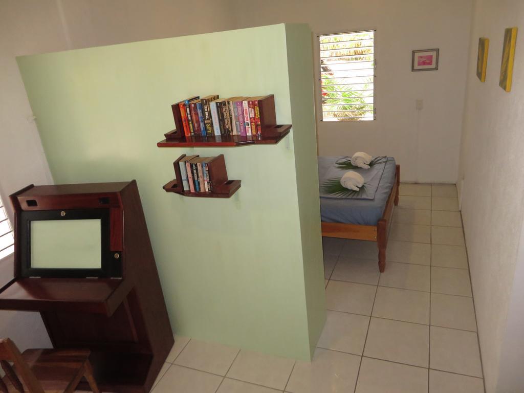 Simberts Apartments Maya Beach Стая снимка
