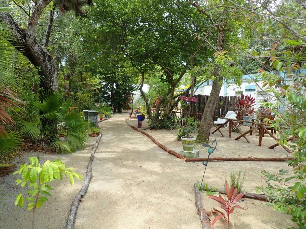 Simberts Apartments Maya Beach Екстериор снимка